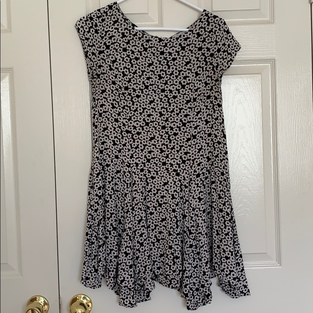 cooperative size small black and white daisy dress